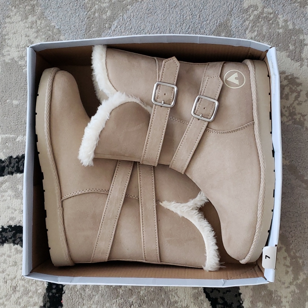Airwalk Stone Suede Nia Boots Size 7